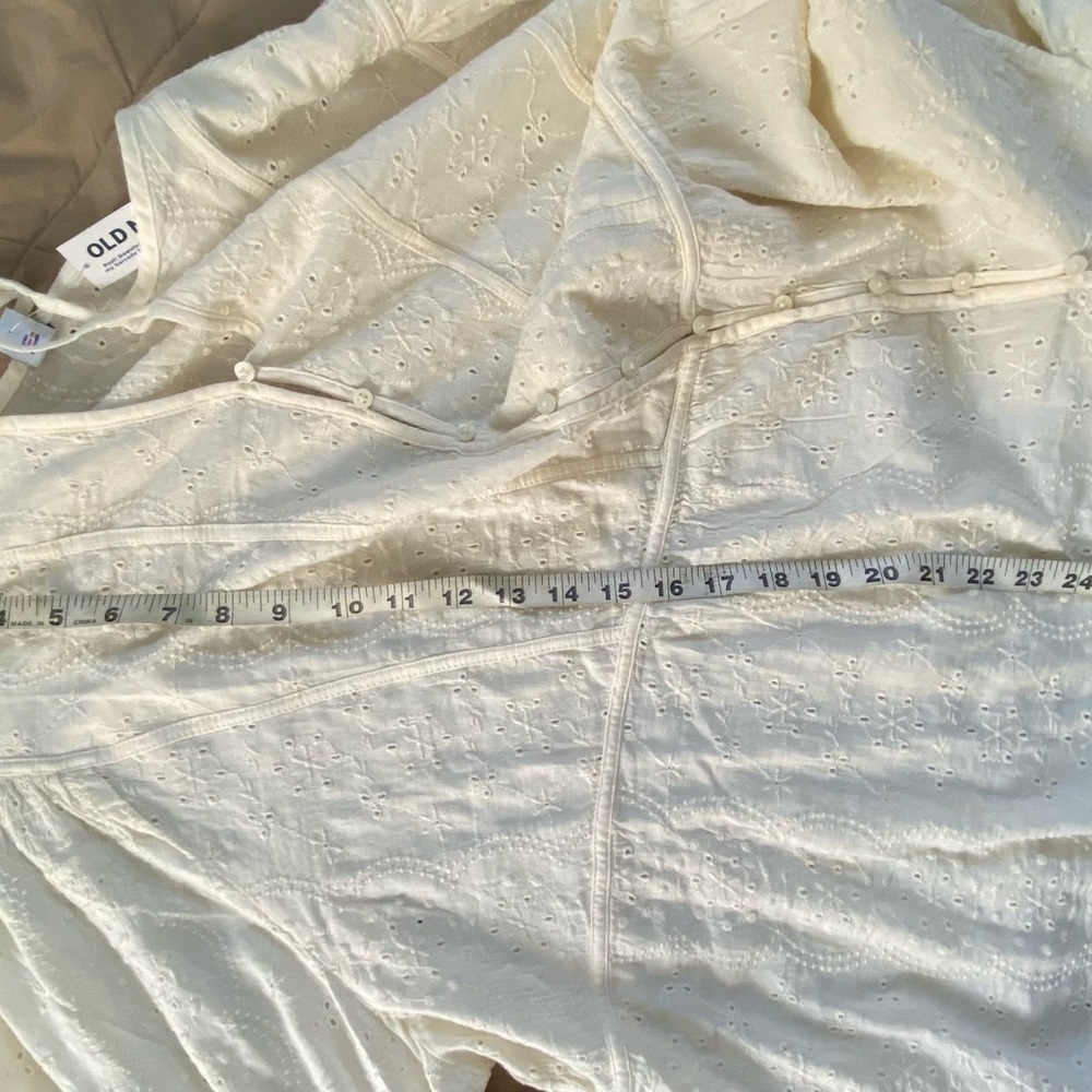 NWT - Old Navy Oversized Blouse with Embroidery Details- Size: 3X - Picture 10 of 16